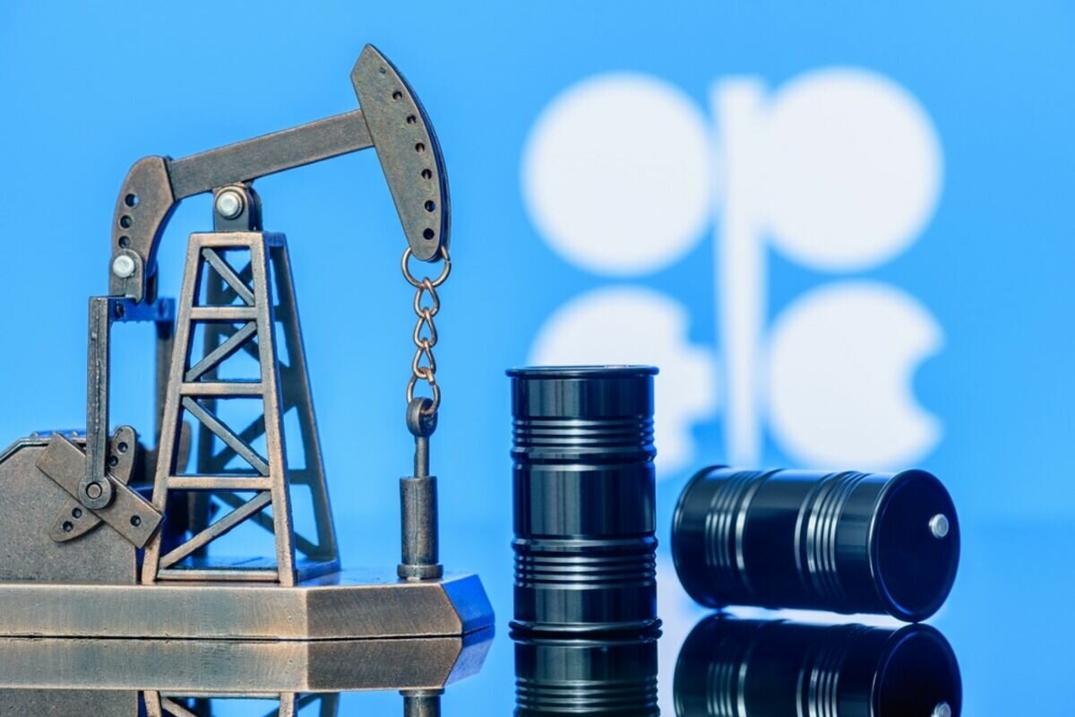 Oil Retreats on US Tariff Uncertainty and OPEC+ Supplies