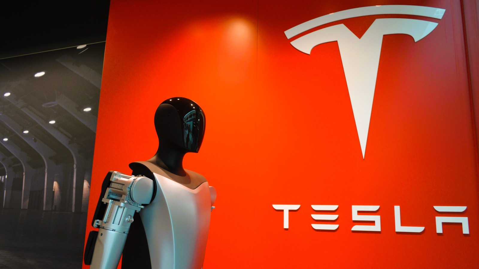 Tesla cuts car models in shift to robots and AI