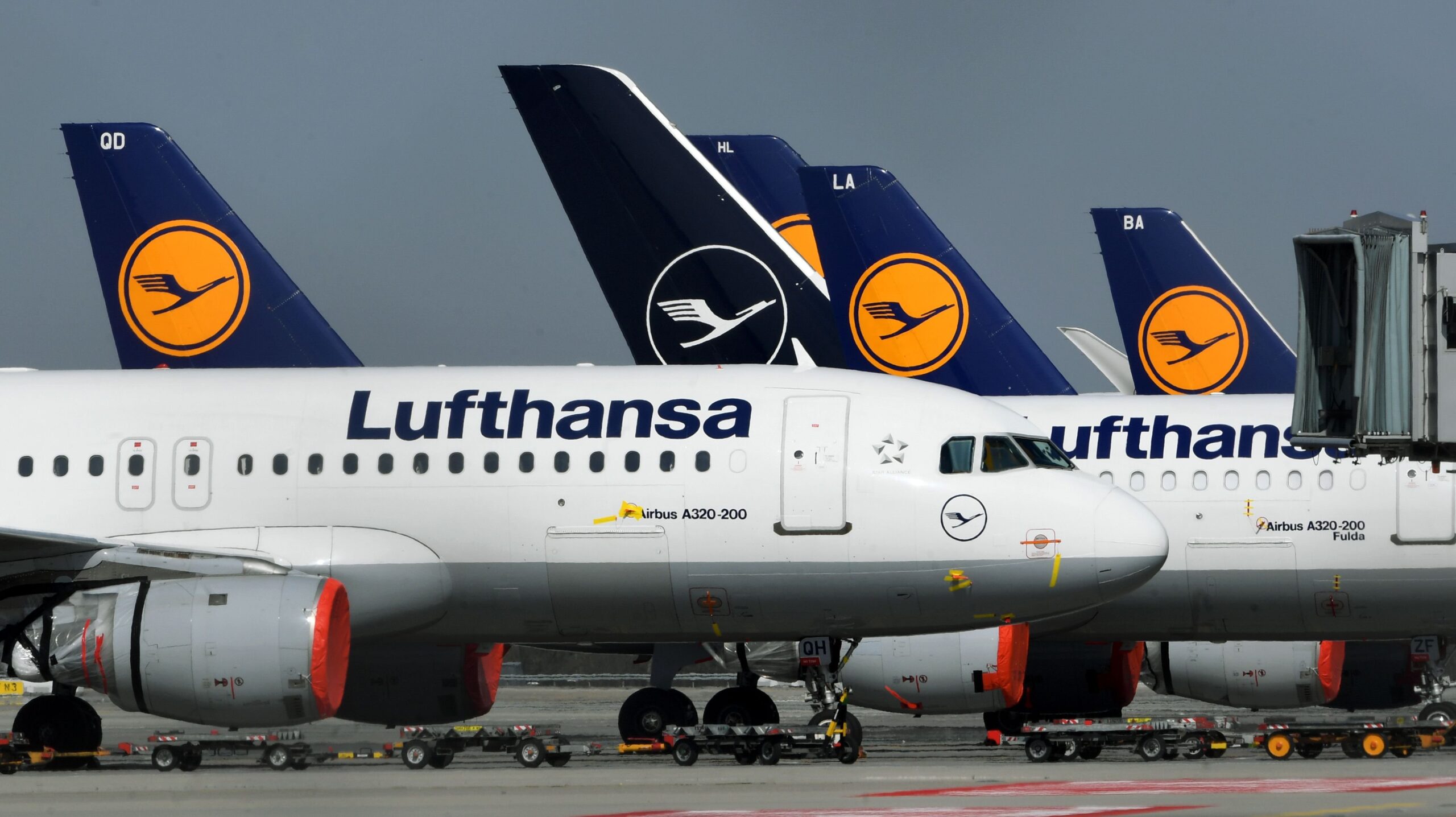 Lufthansa cuts 20,000 summer flights as fuel prices surge